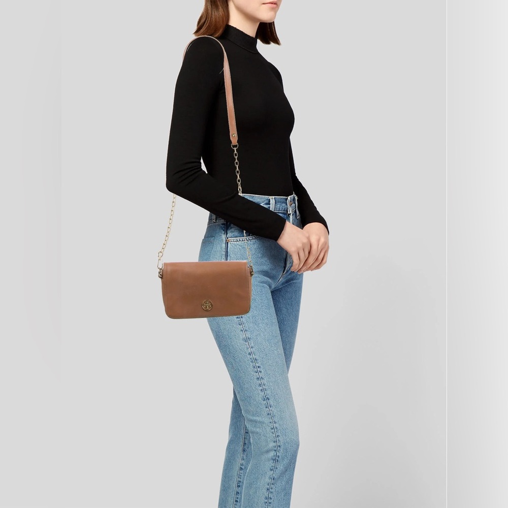 TORY BURCH
Leather Robinson Chain-Link Shoulder Bag